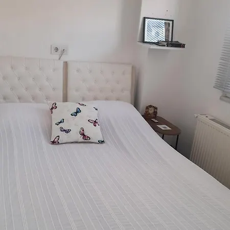 Nyaraló Aj Muestakil Ev Doert Odali *